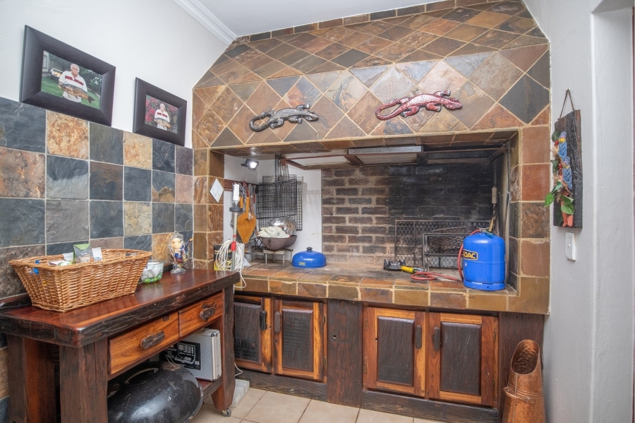 5 Bedroom Property for Sale in Ifafi North West
